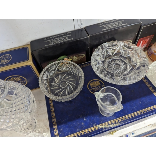 307 - Mixed glassware to include boxed crystal cut glass, domestic items, decanter, vases and others
Locat... 