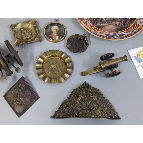 85 - The Battle of Waterloo related souvenirs and items to include ornaments, ashtrays, figures, miniatur... 