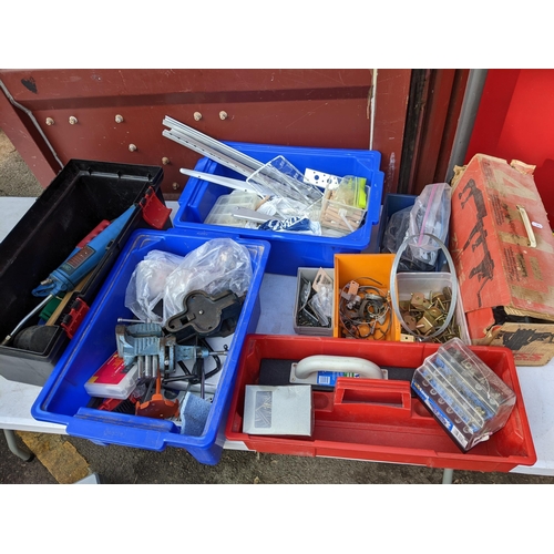 181 - Mixed tools to include a grease gun, hammers, brackets, vice and other items
Location: CON