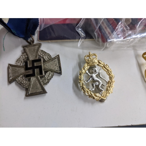 20 - Mixed Military Interest: WWI and later items to include a 1914-1918 British War Medal awarded to S4-... 