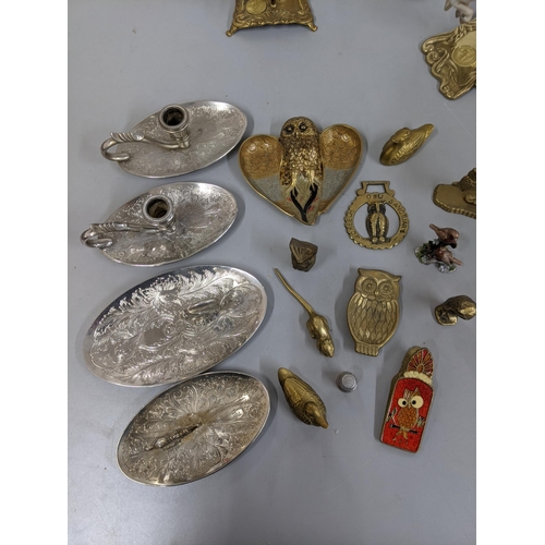 346 - A mixed lot of metalware to include brass owl related items and others, silver plated candlestick ho... 