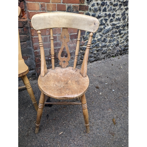 370 - A group of eight 19th century and later country and kitchen chairs to include a set of four slat bac... 