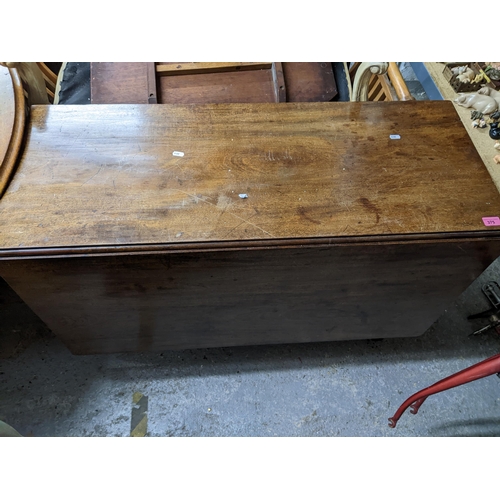 375 - A Georgian mahogany gateleg table on square legs with shaped edges 72cm x 107cm x 44cm when unextend... 