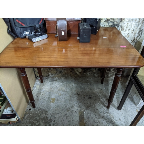 378 - A Victorian mahogany Pembroke table, rectangular top with shaped corners on turned legs 71.5cm x 86.... 