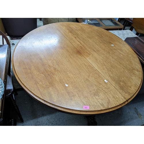 474 - An early 19th century mahogany tilt top breakfast table, circular top with moulded edge, supported o... 