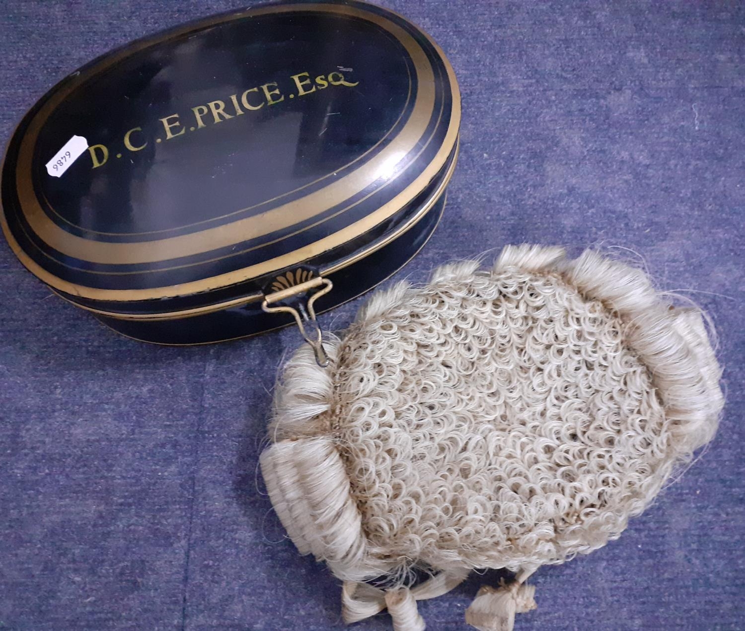 A Ravenscroft barristers wig in an Ede Ravenscroft toleware tin