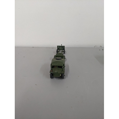 Dinky Toys No 697 25-pounder field gun set Location:SR