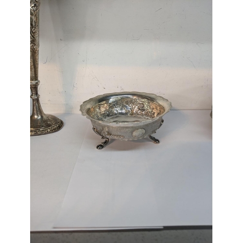 109 - Mixed Middle Eastern white metalware, together with a three-footed sterling silver dish 95.0g Locati... 