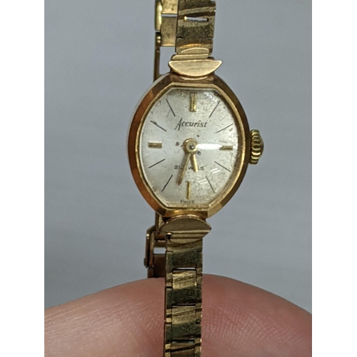 28 - A 9ct gold ladies manual wind wristwatch, total weight 13.3g
Location: CAB6