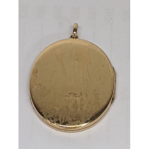 43 - A 9ct gold floral engraved locket pendant, total weight 12.4g
Location: CAB2