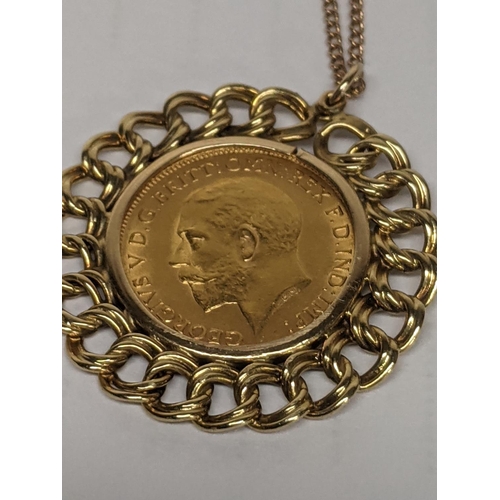 48 - A George V 1914 half sovereign, mounted on a yellow metal pendant, on a 9ct gold chain, total weight... 