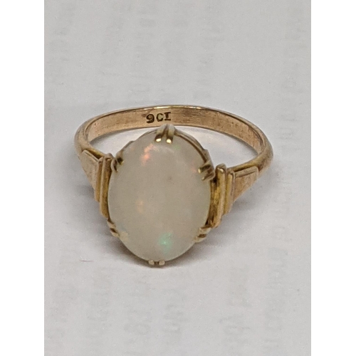 9 - A 9ct gold opal ring together with a 9ct gold wedding band, total weight including opal stone 5.3g
L... 