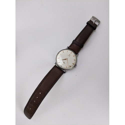 89 - A Omega manual wind gents wristwatch, circa 1958, having a white enamel dial with gilt applied hour ... 