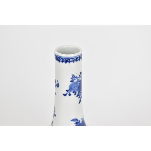 12 - A Chinese Qing dynasty blue and white porcelain bottle vase, possibly Kangxi (1662-1722), the neck d... 