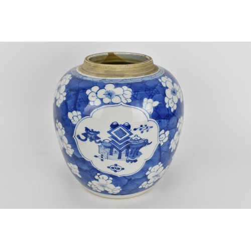 14 - A Chinese Qing dynasty blue and white porcelain ginger jar, probably Kangxi period (1662-1722), of t... 