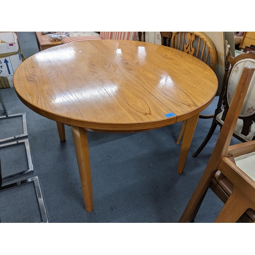 16 - A mid 20th century retro Nathan teak extending dining table 73.5cm h x 111cm w Location:A1F