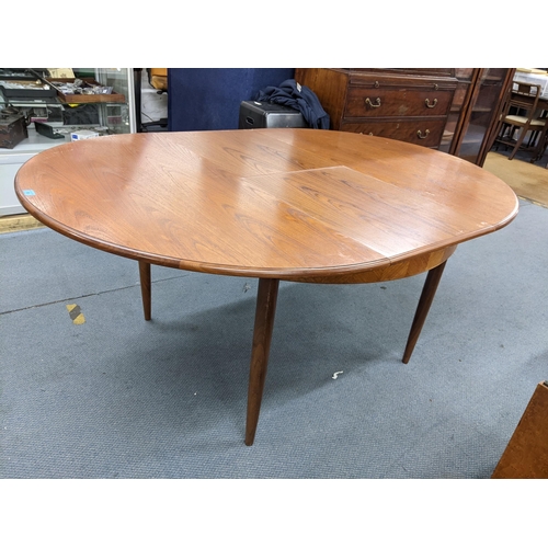 18 - A mid 20th century retro G-Plan teak Fresco extending dining table designed by Victor Wilkins, 73.5h... 