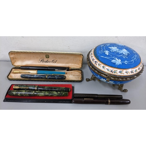 40 - Fountain pens to include Swan Parker and others and a 9ct gold necklace with pendant 1g
Location:4.1