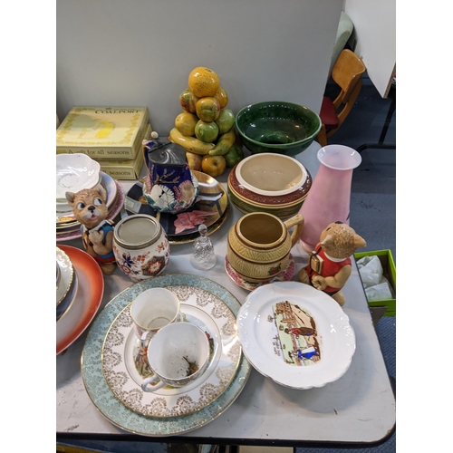 47 - A selection of mainly Victorian and later porcelain to include a Wedgwood majolica jug, boxed Coalpo... 