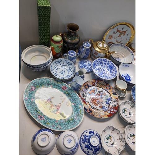 48 - A selection of Chinese and Japanese items to include a Japanese cloisonne vase, Chinese famille rose... 