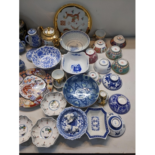 48 - A selection of Chinese and Japanese items to include a Japanese cloisonne vase, Chinese famille rose... 