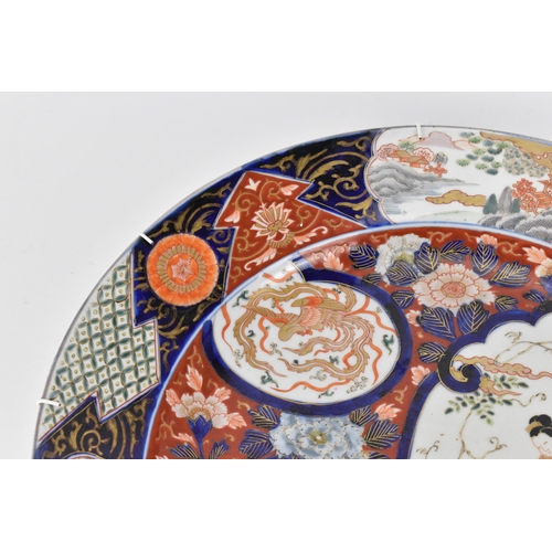 118 - A large Japanese imari charger, Meiji period, in traditional blue and red palette with alternating s... 