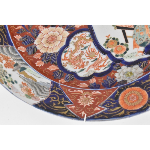 118 - A large Japanese imari charger, Meiji period, in traditional blue and red palette with alternating s... 