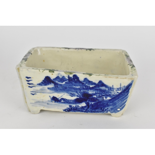 78 - A small Chinese blue and white teacup and lid, with apocryphal four character mark to underside, tog... 