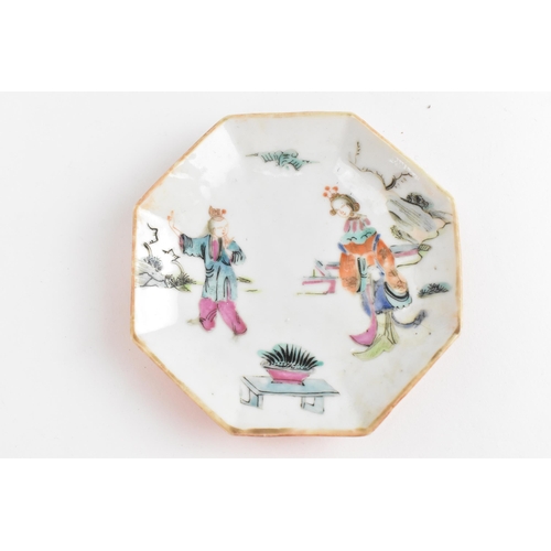 95 - A pair of Chinese Famille Rose porcelain wall pockets, probably 18th century, in the shape of balust... 