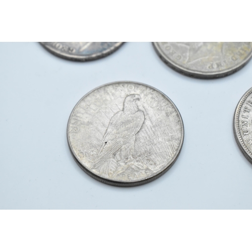 152 - A group of mixed British and American coinage to include a 1821 crown 1921 Morgan Dollar, a pair of ... 