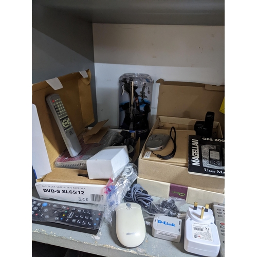 139 - A mixed lot of computer, gaming and other electrical accessories to include a Magellan GPS 300 with ... 