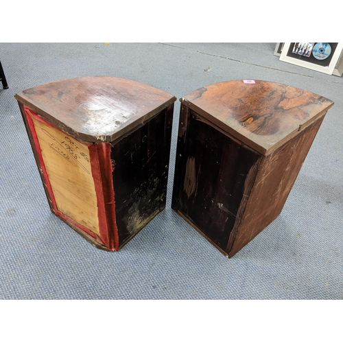 307 - A pair of late Victorian rosewood bow fronted wall hanging corner cabinets, 56cm h x 50cm w
Location... 