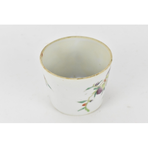 128 - A Chinese Qing dynasty famille rose porcelain pot, 19th century, possibly Daoguang, decorated with p... 