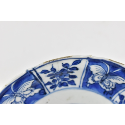 232 - A small Chinese blue and white kraak dish, late Ming/transitional period, with barbed rim, the cavet... 