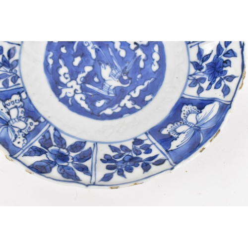 232 - A small Chinese blue and white kraak dish, late Ming/transitional period, with barbed rim, the cavet... 