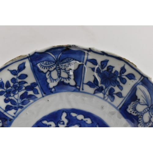 232 - A small Chinese blue and white kraak dish, late Ming/transitional period, with barbed rim, the cavet... 