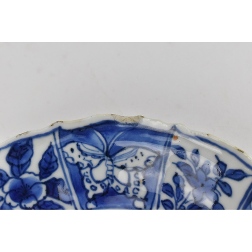 232 - A small Chinese blue and white kraak dish, late Ming/transitional period, with barbed rim, the cavet... 