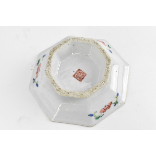 41 - A small collection of Chinese porcelain, comprising an octagonal porcelain footed dish with enamelle... 