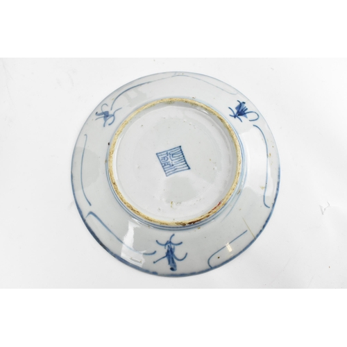 41 - A small collection of Chinese porcelain, comprising an octagonal porcelain footed dish with enamelle... 