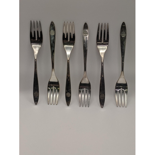 14 - Six Pan-Am-Pan American Airways International silver forks, total weight 184.4g
Location:TABLE1