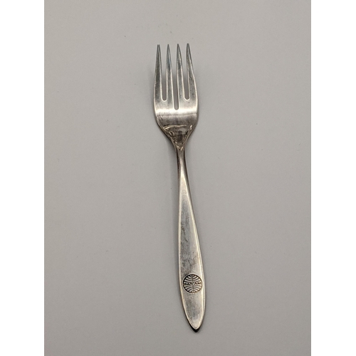 14 - Six Pan-Am-Pan American Airways International silver forks, total weight 184.4g
Location:TABLE1