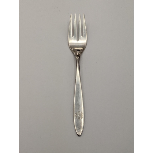 29 - Six Pan-Am-Pan American Airways International silver forks, total weight, 185.9g
Location:TABLE1