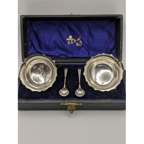 34 - A boxed pair of silver salts hallmarked Birmingham 1905 with spoons, total weight 69.6g Location:RAB