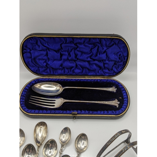 58 - A cased silver spoon and fork hallmarked Birmingham 1900, together with a silver toast rack, along w... 