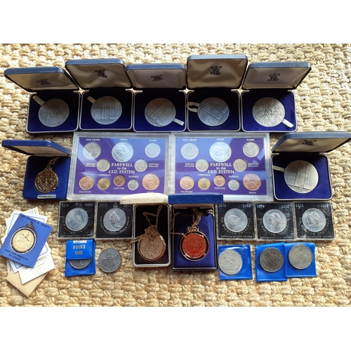 236 - Coins-A group of 6 boxed silver Westminster Abbey 900th Anniversary commemorative medals, circa 1965... 