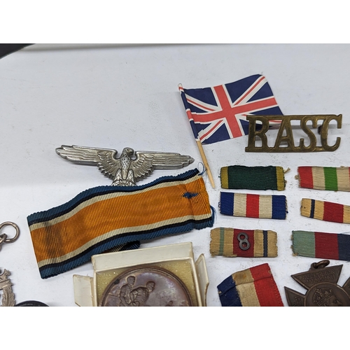 353 - A mixed lot of late 19th/early 20th century British Military related items to include Rifle Brigade ... 