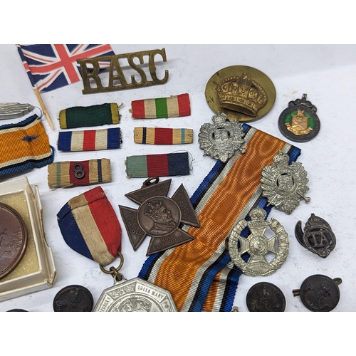 353 - A mixed lot of late 19th/early 20th century British Military related items to include Rifle Brigade ... 