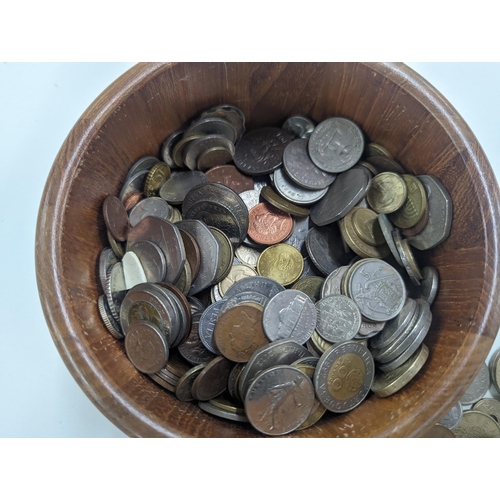 359 - A collection of 20th century and later British and world coinage to include Greece, USA, Denmark, Fr... 