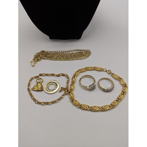 207 - A mixed lot of costume jeweller to include a snail chain and necklace together with a three row ston... 