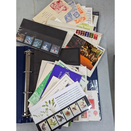 142 - Mixed stamps and First Day Covers mostly in albums to include George V Silver Jubilee examples, Cypr... 